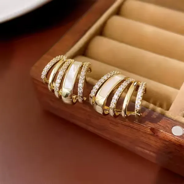 Crystal 4 Claws Earrings