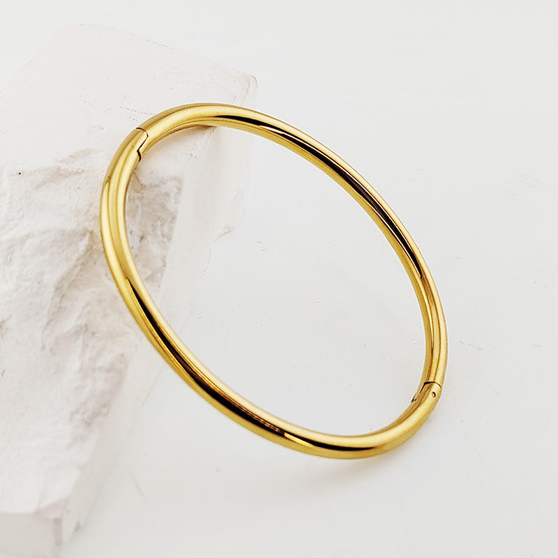 Minimal Classic Bangles