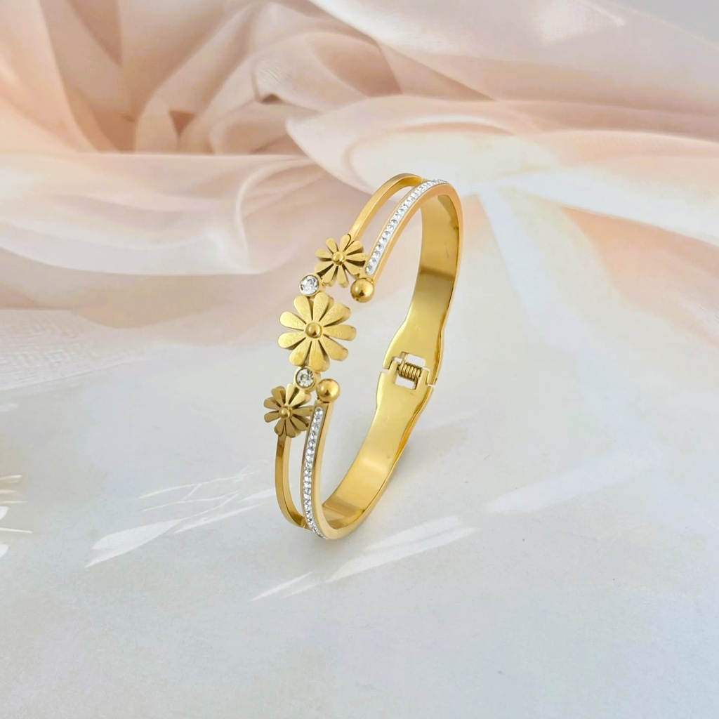 Daisy Dazzle Bracelet