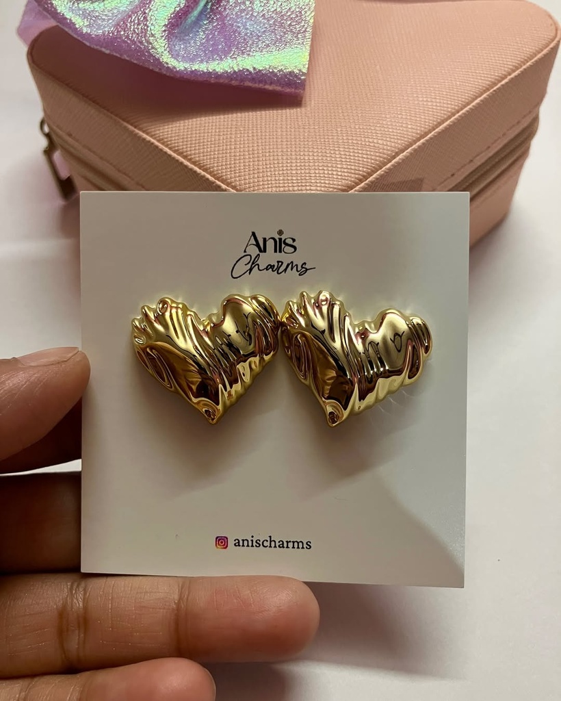 Crinkle Effect Heart Studs Earrings