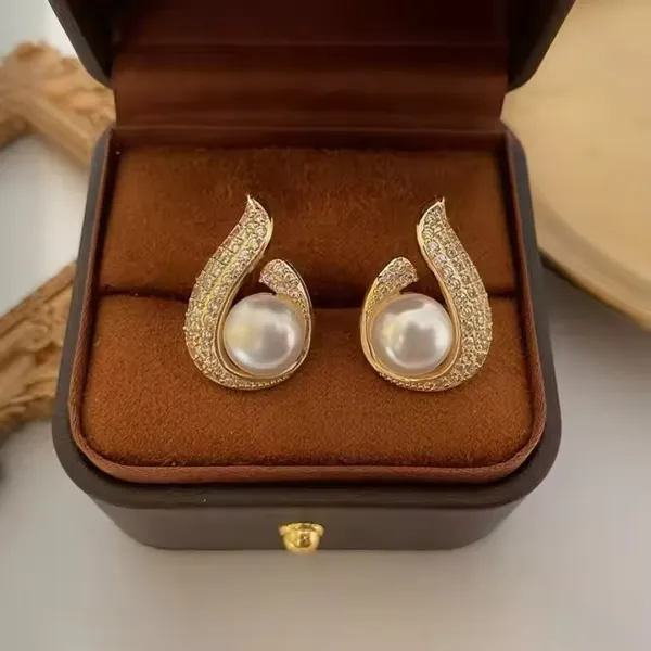 Water Drop Pearl Earrings